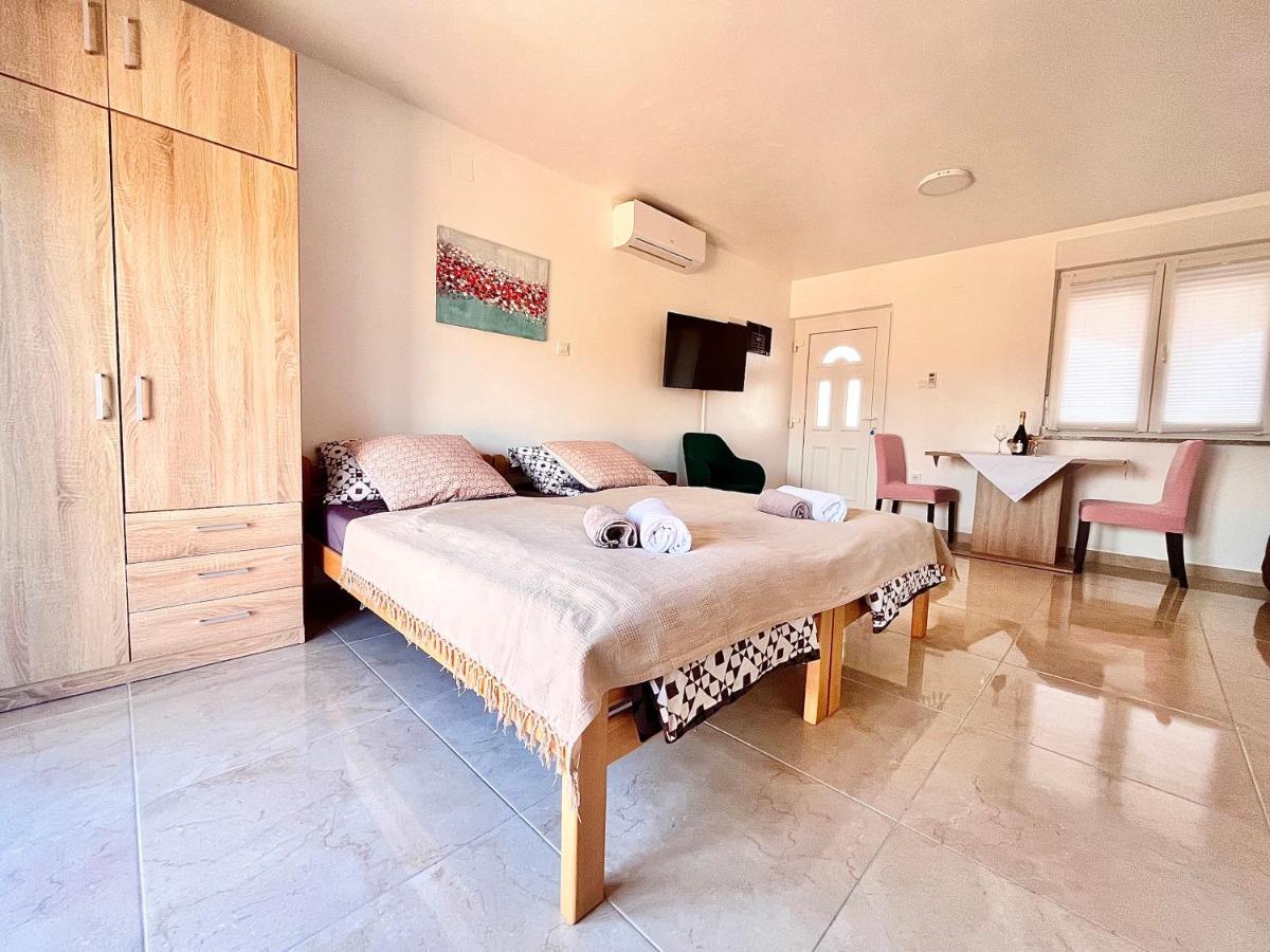 Apartments Vukancic Novigrad  ภายนอก รูปภาพ