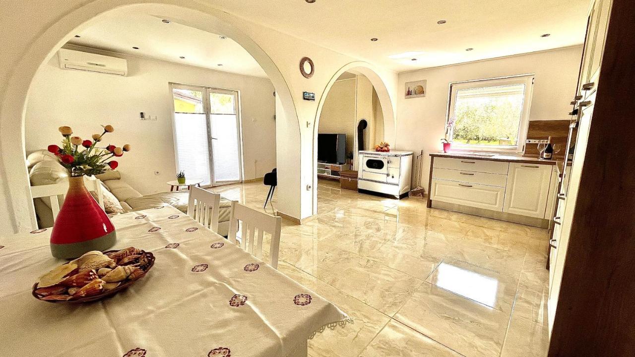 Apartments Vukancic Novigrad  ภายนอก รูปภาพ