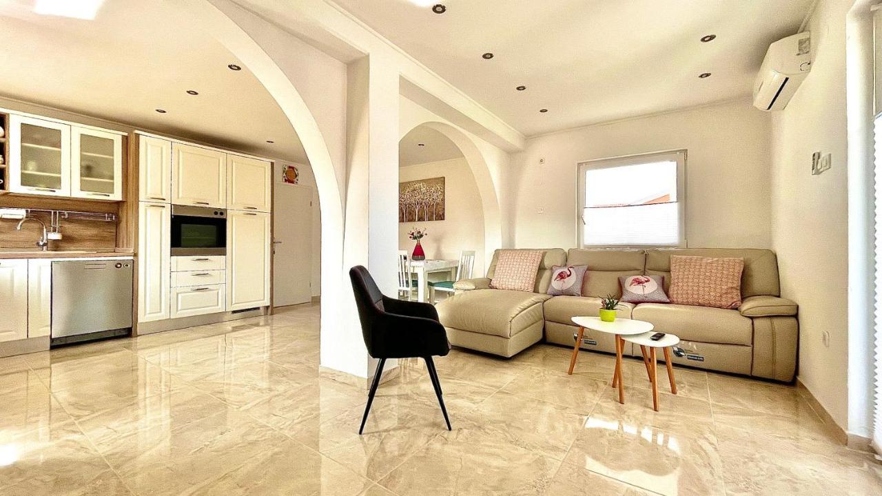 Apartments Vukancic Novigrad  ภายนอก รูปภาพ
