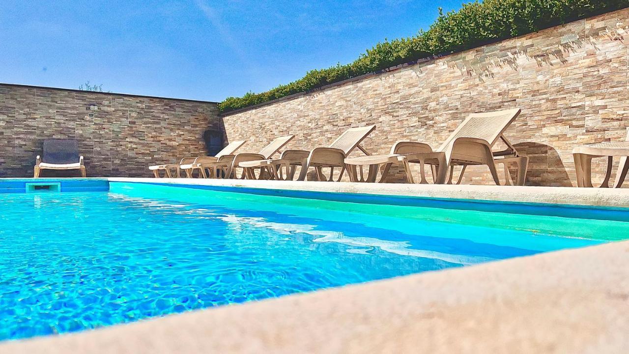 Apartments Vukancic Novigrad  ภายนอก รูปภาพ