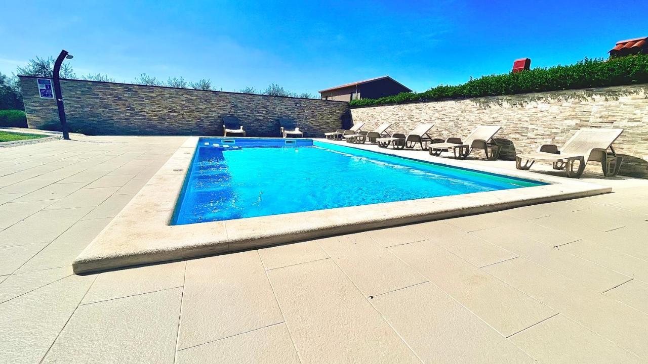 Apartments Vukancic Novigrad  ภายนอก รูปภาพ